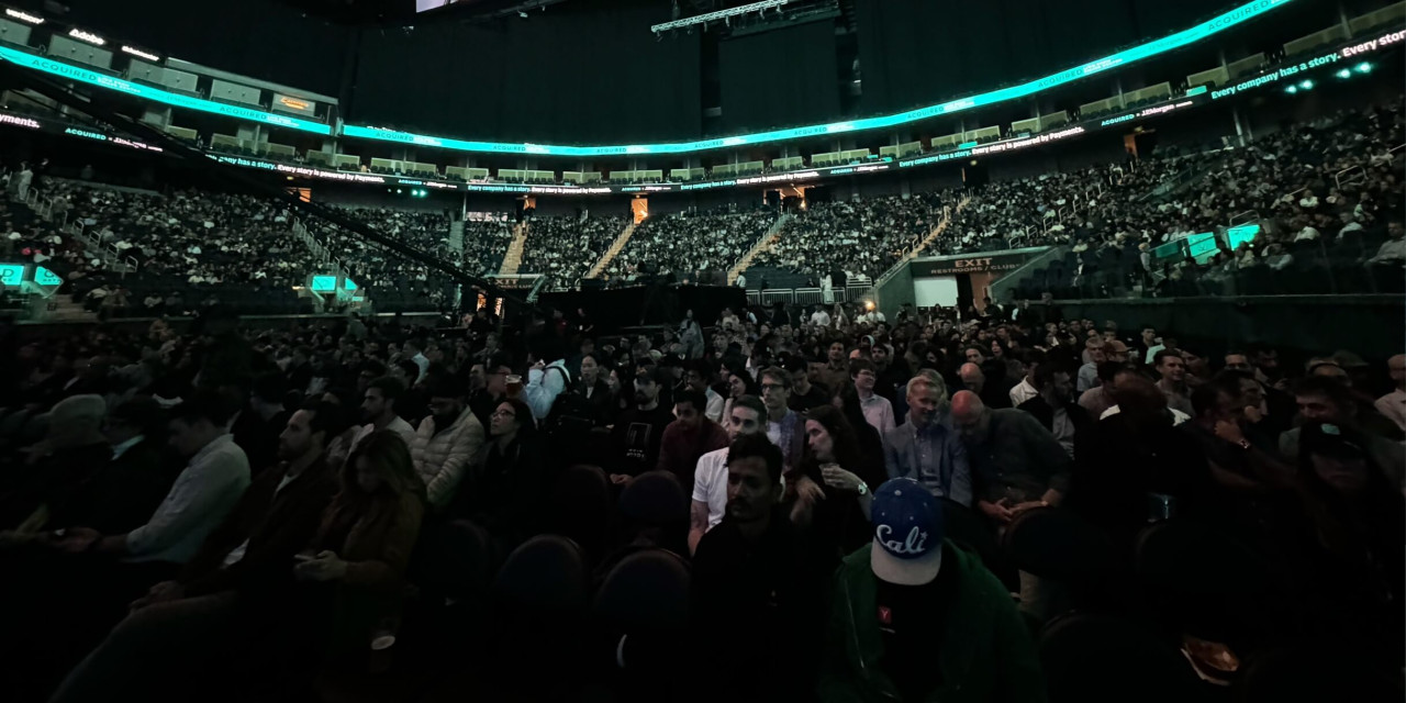 Thousands of people at Chase Center watching Acquired live podcast