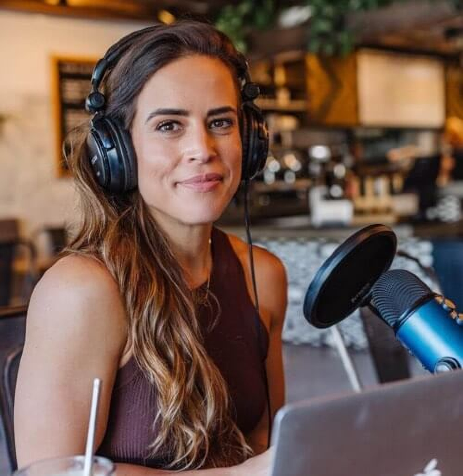 Aisha Zaza fitness podcast, podcaster with mic
